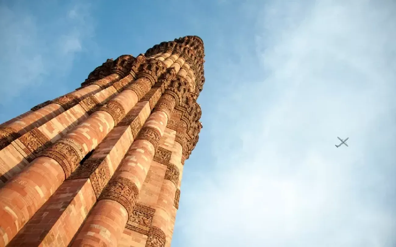 Qutub Minar: Il Più Alto Minareto in Mattoni del Mondo